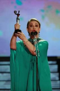 Actress Adriana Barraz poses for photos with her Honorary Award at the fifth Platino Ibero-American Film Awards ceremony in Playa del Carmen, Quintana Roo, Mexico, 29 April 2018. Fifth Platino Awards 2018 in Mexico !ACHTUNG: NUR REDAKTIONELLE NUTZUNG!  Copyright: xJoséxMéndezx PLA71 20180430-636606678301211985