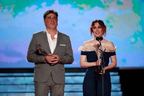 Spanish actress Blanca Suarez (R) receives the Platino Award for the Best Actress in Miniseries or Film Series next to Argentine director Daniel Barone (L) holding the award for the Best Actor awarded to actor Julio Chavez (unseen) during the 5th edition of the Platino Awards held in Playa del Carmen, Mexico, 29 April 2018 (issued 30 April 2018). Platino Awards !ACHTUNG: NUR REDAKTIONELLE NUTZUNG!  Copyright: xJOSExMENDEZx GRAF5777 20180430-636606758538748421