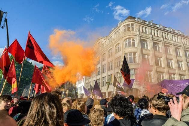 Themen der Woche KW 18 Bilder des Tages Revolutionäre 1.Mai Demo in Kreuzberg Am 01.05.2018 demonstrierten mehrere tausend Teilnehmer auf der Revolutionären 1.Mai Demo in Kreuzberg. Die Route führte vom Oranienplatz zum Schlesischen Tor und führte quer durch das MyFest., Berlin Berlin Deutschland Kreuzberg