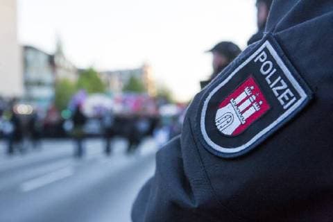 Revolutionäre Mai-Demonstration unter dem Motto - Kapitalismus - immer noch scheiße! - am 01. Mai 2018 in Hamburg. Revolutionäre 1. Mai Demo in Hamburg