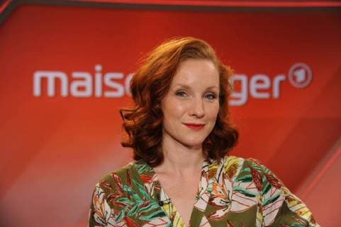 Berühmte Feministinnen, Teresa Bücker Die Journalistin Teresa Bücker , Chefredakteurin des Online-Frauenmagazins Edition F zu Gast in der ARD Talkshow Maischberger am 02.05.2018 in Köln. *** The journalist Teresa Bücker editor-in-chief of the online womens magazine Edition F is a guest on the ARD Talkshow Maischberger on 02 05 2018 in Cologne