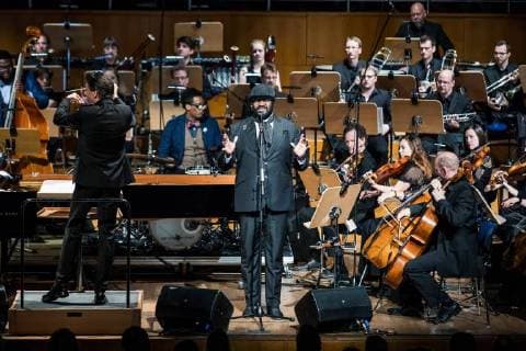 Entertainment Bilder der Woche KW 18 Der Sänger Gregory Porter bei einem Konzert in der Tonhalle in Düsseldorf Konzert - Gregory Porter in Düsseldorf *** The singer Gregory Porter at a concert in the Tonhalle in Dusseldorf Concert Gregory Porter in Dusseldorf