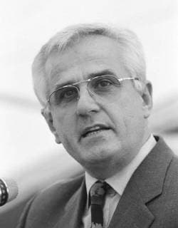 Das Archivbild vom 29. Mai 1993 zeigt Peter Hartz, der zur damaligen Zeit Arbeitsdirektor der Dillinger Hütte (Saarland) war, bei der Eröffnung des Neunkircher Hüttenparks. *** The archive picture of May 29, 1993 shows Peter Hartz the then Labor Director of the Dillinger Hütte Saarland was at the opening of the Neunkircher Hüttenpark