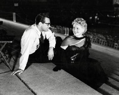 OSCARS. Beste Hauptdarstellerin. Preisträgerinnen 1951-1960 Film Still Publicity Still of Born Yesterday William Holden, Judy Holliday 1950 Columbia Cinema Publishers Collection - No Release - For Editorial Use Only File Reference 33505_514THA Hollywood CA USA  Copyright: xCinemaxPublishersxCollectionx 33505_514THA