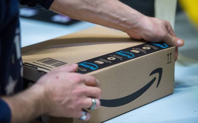 Logistiklager HAM2 von Amazon in Winsen: Single Pack Station Einzelverpackung , Winsen Copyright: xBjörnxHakex