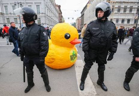 Themen der Woche KW 18 Bilder des Tages ST PETERSBURG, RUSSIA - MAY 5, 2018: Riot police officers seen during an unauthorised opposition protest in St Petersburg s Alexander Garden. Peter Kovalev TASS  TS07E185
