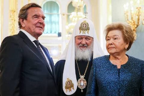 MOSCOW, RUSSIA â€“ MAY 7, 2018: Gerhard Schroeder, Chairman of the Shareholders Committee with Nord Stream 2 AG and former German chancellor, Patriarch Kirill of Moscow and All Russia, and Naina Yeltsina (L-R), the widow of the first Russian President Boris Yeltsin, ahead of an inauguration of Vladimir Putin as President of Russia in St Andrew s Hall of the Grand Kremlin Palace. Yekaterina Shtukina Russian Government Press Office TASS  TS07E6A9