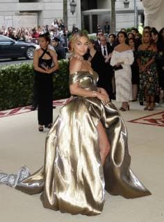 Jasmine Sanders arrives on the red carpet at The Metropolitan Museum of Art s Costume Institute Benefit Heavenly Bodies: Fashion and the Catholic Imagination at Metropolitan Museum of Art in New York City on May 7, 2018.  NYP20180507230 JOHNxANGELILLO
