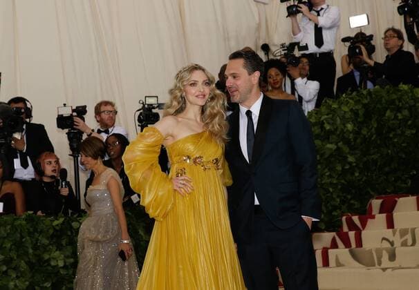 Amanda Seyfried and Thomas Sadoski arrive on the red carpet at The Metropolitan Museum of Art s Costume Institute Benefit Heavenly Bodies: Fashion and the Catholic Imagination at Metropolitan Museum of Art in New York City on May 7, 2018.  NYP20180507274 JOHNxANGELILLO