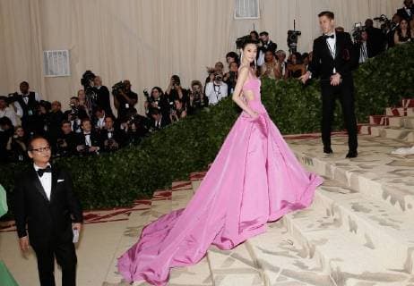 Xi Mengyao arrives on the red carpet at The Metropolitan Museum of Art s Costume Institute Benefit Heavenly Bodies: Fashion and the Catholic Imagination at Metropolitan Museum of Art in New York City on May 7, 2018.  NYP20180507342 JOHNxANGELILLO