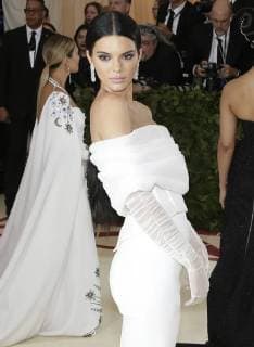 Kendall Jenner arrives on the red carpet at The Metropolitan Museum of Art s Costume Institute Benefit Heavenly Bodies: Fashion and the Catholic Imagination at Metropolitan Museum of Art in New York City on May 7, 2018.  NYP20180507732 JOHNxANGELILLO