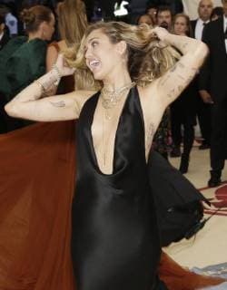 Miley Cyrus arrives on the red carpet at The Metropolitan Museum of Art s Costume Institute Benefit Heavenly Bodies: Fashion and the Catholic Imagination at Metropolitan Museum of Art in New York City on May 7, 2018.  NYP20180507738 JOHNxANGELILLO