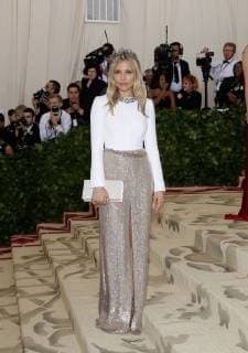 Sienna Miller arrives on the red carpet at The Metropolitan Museum of Art s Costume Institute Benefit Heavenly Bodies: Fashion and the Catholic Imagination at Metropolitan Museum of Art in New York City on May 7, 2018.  NYP20180507383 JOHNxANGELILLO