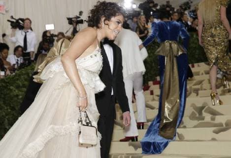 Selena Gomez arrives on the red carpet at The Metropolitan Museum of Art s Costume Institute Benefit Heavenly Bodies: Fashion and the Catholic Imagination at Metropolitan Museum of Art in New York City on May 7, 2018.  NYP20180507749 JOHNxANGELILLO