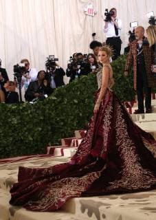 May 7, 2018 - New York, N.Y, USA - BLAKE LIVELY attends the Metropolitan Museum of Art Costume Institute Benefit with exhibition of Heavenly Bodies: Fashion and the Catholic Imagination .The Met Museum, NYC.May 7, 2018.Photos by , Globe Photos Inc. New York USA - ZUMAms4_ 20180507_zaa_ms4_031 Copyright: xSoniaxMoskowitzx
