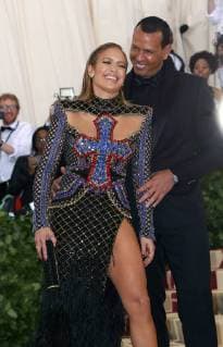 May 7, 2018 - New York, N.Y, USA - JENNIFER LOPEZ, ALEX RODRIGUEZ attend the Metropolitan Museum of Art Costume Institute Benefit with exhibition of Heavenly Bodies: Fashion and the Catholic Imagination .The Met Museum, NYC.May 7, 2018.Photos by , Globe Photos Inc. New York USA - ZUMAms4_ 20180507_zaa_ms4_061 Copyright: xSoniaxMoskowitzx