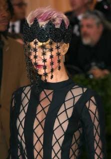 May 7, 2018 - New York, N.Y, USA - CARA DELEVINGNE attends the Metropolitan Museum of Art Costume Institute Benefit with exhibition of Heavenly Bodies: Fashion and the Catholic Imagination .The Met Museum, NYC.May 7, 2018.Photos by , Globe Photos Inc. New York USA - ZUMAms4_ 20180507_zaa_ms4_093 Copyright: xSoniaxMoskowitzx