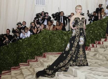 Emilia Clarke arrives on the red carpet at The Metropolitan Museum of Art s Costume Institute Benefit Heavenly Bodies: Fashion and the Catholic Imagination at Metropolitan Museum of Art in New York City on May 7, 2018.  NYP20180507775 JOHNxANGELILLO