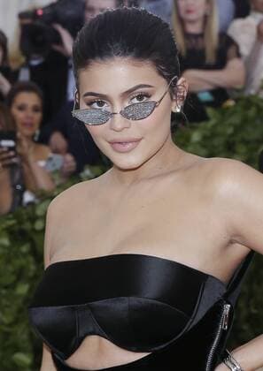 Kylie Jenner arrives on the red carpet at The Metropolitan Museum of Art s Costume Institute Benefit Heavenly Bodies: Fashion and the Catholic Imagination at Metropolitan Museum of Art in New York City on May 7, 2018.  NYP20180507771 JOHNxANGELILLO