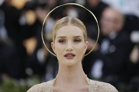 Rosie Huntington-Whiteley arrives on the red carpet at The Metropolitan Museum of Art s Costume Institute Benefit Heavenly Bodies: Fashion and the Catholic Imagination at Metropolitan Museum of Art in New York City on May 7, 2018.  NYP20180507813 JOHNxANGELILLO