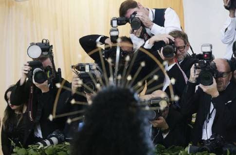 Photographers take pictures of SZA when she arrives on the red carpet at The Metropolitan Museum of Art s Costume Institute Benefit Heavenly Bodies: Fashion and the Catholic Imagination at Metropolitan Museum of Art in New York City on May 7, 2018.  NYP20180507834 JOHNxANGELILLO