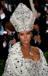 May 7, 2018 - New York, N.Y, USA - RIHANNA attends the Metropolitan Museum of Art Costume Institute Benefit with exhibition of Heavenly Bodies: Fashion and the Catholic Imagination .The Met Museum, NYC.May 7, 2018.Photos by , Globe Photos Inc. New York USA - ZUMAms4_ 20180507_zaa_ms4_108 Copyright: xSoniaxMoskowitzx