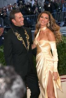 May 7, 2018 - New York, N.Y, USA - TOM BRADY, GISELE BUNDSCHEN attend the Metropolitan Museum of Art Costume Institute Benefit with exhibition of Heavenly Bodies: Fashion and the Catholic Imagination .The Met Museum, NYC.May 7, 2018.Photos by , Globe Photos Inc. New York USA - ZUMAms4_ 20180507_zaa_ms4_116 Copyright: xSoniaxMoskowitzx