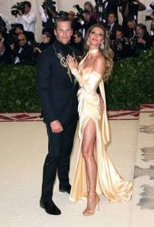 May 7, 2018 - New York, N.Y, USA - TOM BRADY, GISELE BUNDSCHEN attend the Metropolitan Museum of Art Costume Institute Benefit with exhibition of Heavenly Bodies: Fashion and the Catholic Imagination .The Met Museum, NYC.May 7, 2018.Photos by , Globe Photos Inc. New York USA - ZUMAms4_ 20180507_zaa_ms4_117 Copyright: xSoniaxMoskowitzx