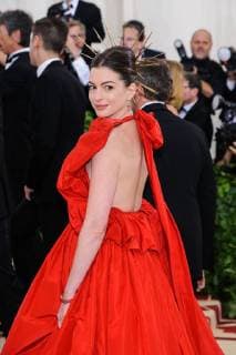 May 7, 2018 - New York, NY, U.S. - 07 May 2018 - New York, New York - Anne Hathaway. 2018 Metropolitan Museum of Art Costume Institute Gala: Heavenly Bodies: Fashion and the Catholic Imagination. Photo Credit: Christopher Smith AdMedia New York U.S. - ZUMAa123 20180507_zaa_a123_191 Copyright: xChristopherxSmithAdmediax
