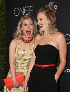 Entertainment Bilder der Woche KW 19 Entertainment Bilder des Tages WEST HOLLYWOOD, CA - MAY 8: Rose Reynolds and Tiera Skovbye at the Once Upon A Time Series Finale at the London in West Hollywood, California on May 8, 2018. Copyright: xFayexSadoux