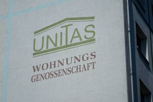 Werbung der Unitas Wohnungsgenossenschaft Werbung der Unitas Wohnungsgenossenschaft 29.04.2018, Leipzig, Sachsen, An einer Hausfassade befindet sich Reklame für die Wohnungsgenossenschaft Unitas eG. *** Advertisement of Unitas Wohnungsgenossenschaft Advertisement of Unitas Wohnungsgenossenschaft 29 04 2018 Leipzig Saxony On one of the facades of the house there is an advertisement for the Housing Cooperative Unitas eG