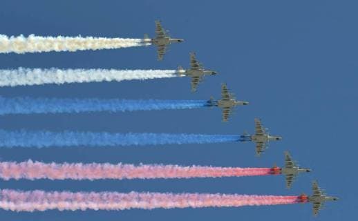 Themen der Woche KW 19 Bilder des Tages May 9, 2018 - Moscow, Russia - Russian Sukhoi Su-25 ground attack aircraft fly pass the review stand during the military parade on the 73rd Victory Day marking the end of World War II in Red Square May 9, 2018 in Moscow, Russia. Moscow Russia - ZUMAp138 20180509_zaa_p138_045 Copyright: xKremlinxPoolx