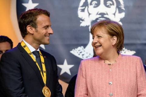 Verleihung des internationalen Karlspreises zu Aachen, 10.05.2018 vl: der Französische Präsident Emmanuel Macron und Bundeskanzlerin Dr. Angela Merkel bei der Verleihung des internationalen Karlspreises zu Aachen am 10.05.2018, , Aacgeb NRW Deutschland