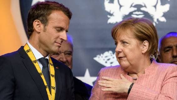 Verleihung des internationalen Karlspreises zu Aachen, 10.05.2018 vl: der Französische Präsident Emmanuel Macron und Bundeskanzlerin Dr. Angela Merkel bei der Verleihung des internationalen Karlspreises zu Aachen am 10.05.2018, , Aacgeb NRW Deutschland