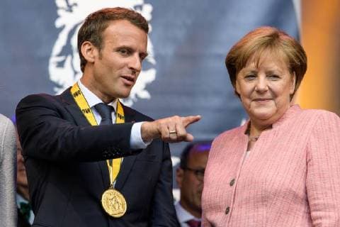 Verleihung des internationalen Karlspreises zu Aachen, 10.05.2018 vl: der Französische Präsident Emmanuel Macron und Bundeskanzlerin Dr. Angela Merkel bei der Verleihung des internationalen Karlspreises zu Aachen am 10.05.2018, , Aacgeb NRW Deutschland