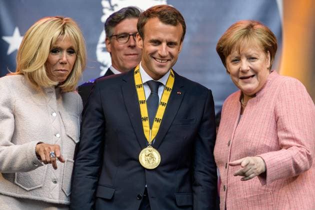 Bilder des Tages Entertainment Bilder des Tages Verleihung des internationalen Karlspreises zu Aachen, 10.05.2018 vl: Brigitte Macron, der Französische Präsident Emmanuel Macron und Bundeskanzlerin Dr. Angela Merkel bei der Verleihung des internationalen Karlspreises zu Aachen am 10.05.2018, , Aacgeb NRW Deutschland