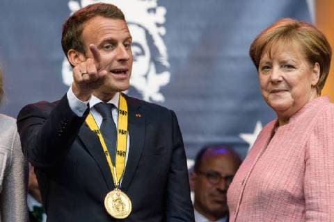 Verleihung des internationalen Karlspreises zu Aachen, 10.05.2018 vl: Der Französische Präsident Emmanuel Macron und Bundeskanzlerin Dr. Angela Merkel bei der Verleihung des internationalen Karlspreises zu Aachen am 10.05.2018, , Aacgeb NRW Deutschland
