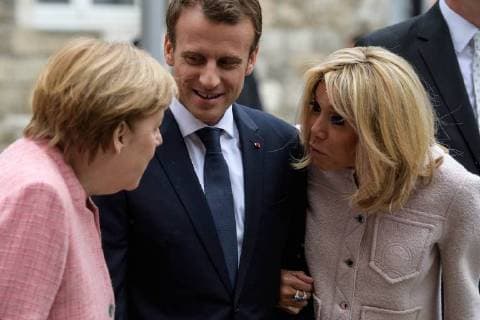 Verleihung des internationalen Karlspreises zu Aachen, 10.05.2018 vl: Bundeskanzlerin Dr. Angela Merkel, der französische Präsident Emmanuel Macron, Brigitte Macron bei der Verleihung des internationalen Karlspreises zu Aachen am 10.05.2018, , Aacgeb NRW Deutschland