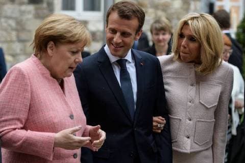 Verleihung des internationalen Karlspreises zu Aachen, 10.05.2018 vl: Jürgen Linde, Bundeskanzlerin Dr. Angela Merkel, der französische Präsident Emmanuel Macron, Brigitte Macron bei der Verleihung des internationalen Karlspreises zu Aachen am 10.05.2018, , Aacgeb NRW Deutschland