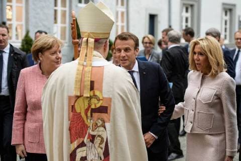 Verleihung des internationalen Karlspreises zu Aachen, 10.05.2018 Bundeskanzlerin Dr. Angela Merkel, der französische Präsident Emmanuel Macron, Brigitte Macron mit dem Aachener Bischof Bischof Dr. Helmut Dieser bei der Verleihung des internationalen Karlspreises zu Aachen am 10.05.2018, , Aacgeb NRW Deutschland