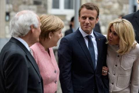 Verleihung des internationalen Karlspreises zu Aachen, 10.05.2018 vl: Jürgen Linde, Bundeskanzlerin Dr. Angela Merkel, der französische Präsident Emmanuel Macron, Brigitte Macron bei der Verleihung des internationalen Karlspreises zu Aachen am 10.05.2018, , Aacgeb NRW Deutschland
