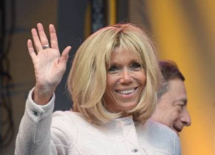 Verleihung des Karlspreises 2018 an Emmanuel Macron. Das Bild zeigt die Ehefrau des französischen Präsidenten Emmanuel Macron, Brigitte 2018 - Verleihung des Karlspreises 2018 an Emmanuel Macron
