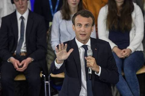 Verleihung des Karlspreises 2018 an Emmanuel Macron. Das Bild zeigt den französischen Staatspräsidegennten Emmanuel Macron im Hörsaalgebäude C.A.R.L. Der RWTH in Diskussion mit Studenten, die ihn nach Themen zu Europa fragen 2018 - Verleihung des Karlspreises 2018 an Emmanuel Macron