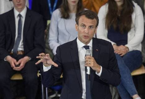 Verleihung des Karlspreises 2018 an Emmanuel Macron. Das Bild zeigt den französischen Staatspräsidegennten Emmanuel Macron im Hörsaalgebäude C.A.R.L. Der RWTH in Diskussion mit Studenten, die ihn nach Themen zu Europa fragen 2018 - Verleihung des Karlspreises 2018 an Emmanuel Macron