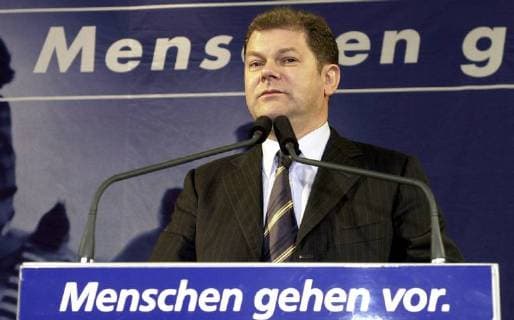 SPD-Generalsekretär Olaf Scholz spricht am Samstag (30.11.2002) vor den Delegierten des SPD-Landesparteitages in Bosen. Scholz erklärte den SPD-Mitgliedern die Hintergründe der aktuellen Regierungspolitik und betonte, dass die Bundesregierung Steuern senke und nicht erhöhe. Es würden nur Begünstigungen gestrichen und Regelungen vereinfacht. *** SPD General Secretary Olaf Scholz speaks on Saturday 30 11 2002 before the delegates of the SPD state party conference in Bosen Scholz explained to the SPD members the background of the current government policy and emphasized that the federal government cuts taxes and does not increase It would only cancel benefits and simplify regulations
