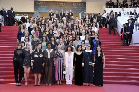 Entertainment Bilder der Woche KW 19 Bilder des Tages 71st Cannes Film Festival 2018,Red carpet film Girls Of The Sun (Les Filles Du Soleil) Pictured : Filmmakers on the steps of the red carpet in protest of the lack of female filmmakers honored throughout the history of the festival  Copyright: xCamillaxMorandi xCannesx xIPAx xCannesx