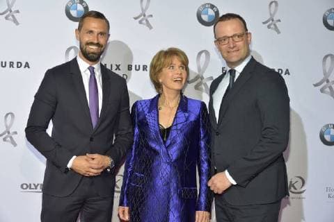 Felix Burda Award in Berlin Daniel Funke, Christa Maar, Jens Spahn Ankunft zur Preisverleihung und Ehrung des 15. Felix Burde Award im Hotel Adlon Kempinski in Berlin am 13.05.2018