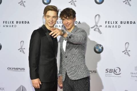 Felix Burda Award in Berlin Heiko Lochmann, Roman Lochmann, die Lochis Ankunft zur Preisverleihung und Ehrung des 15. Felix Burde Award im Hotel Adlon Kempinski in Berlin am 13.05.2018