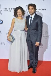 Oliver Wnuk mit seiner Schwester Samantha Ankunft zur Preisverleihung und Ehrung des 15. Felix Burde Award im Hotel Adlon Kempinski in Berlin am 13.05.2018