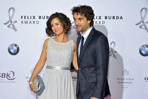 Oliver Wnuk mit seiner Schwester Samantha Ankunft zur Preisverleihung und Ehrung des 15. Felix Burde Award im Hotel Adlon Kempinski in Berlin am 13.05.2018